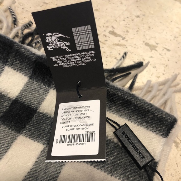 ❌SOLD❌NWT Authentic Burberry Cashmere Scarf - Picture 5 of 7